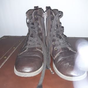 Brown boots with rhinestones!